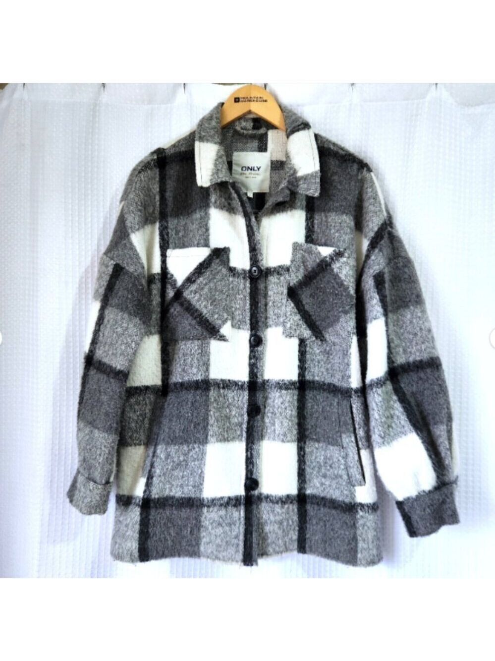 ONLY Women’s Plaid Fleece Shacket Size Large Grey White Button Up Jacket